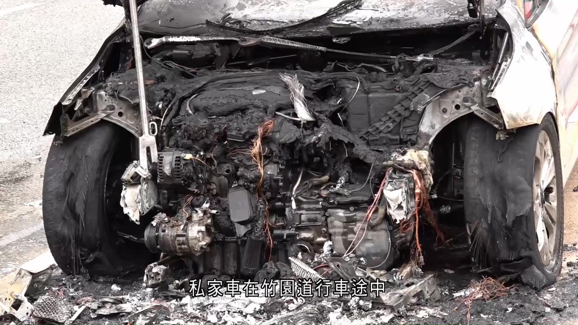 黃大仙私家車行駕期間突起火　無人受傷