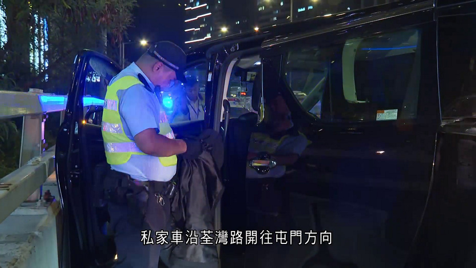 荃灣路私家車失控撞壆　司機昏迷送院搶救