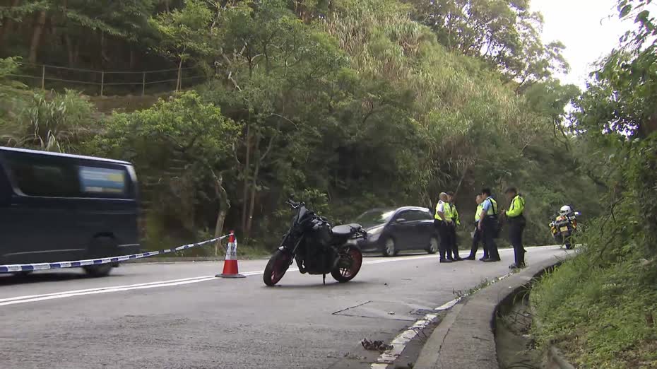 荃錦公路電單車失事　騎士墮渠傷重不治