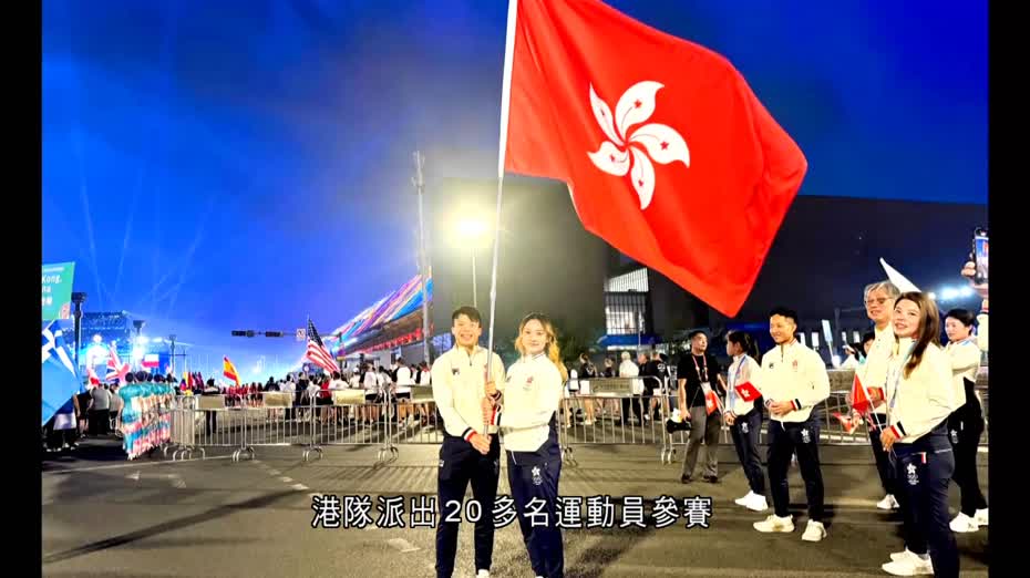 成都世界運動會開幕　火炬手乘水上電單車點起聖火
