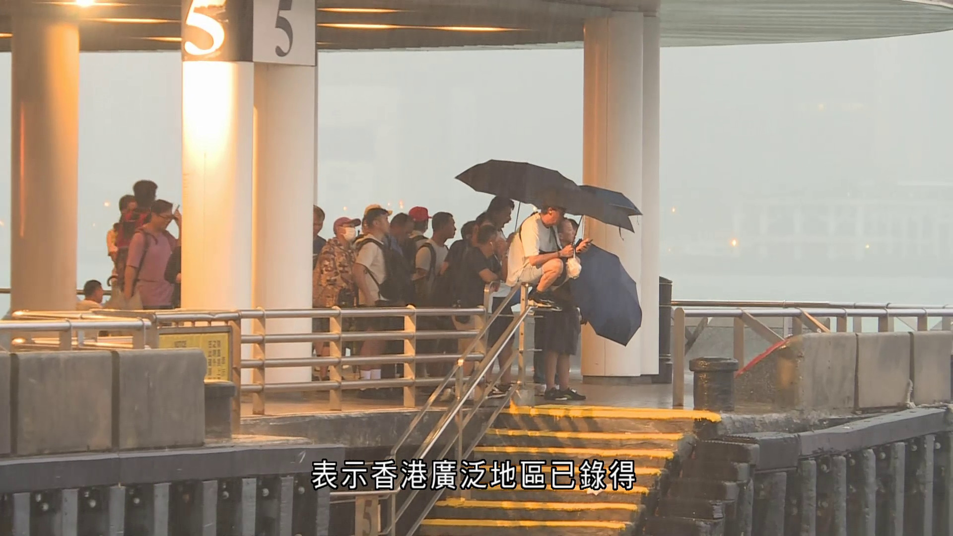 颱風楊柳｜一號風球及紅雨警告信號生效