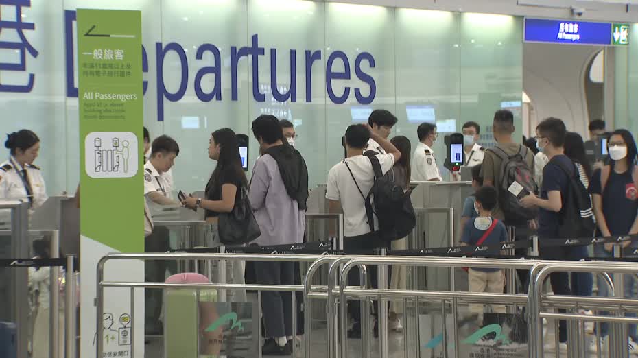 機場一度發紅色閃電警告　最少5班機取消、145班延誤