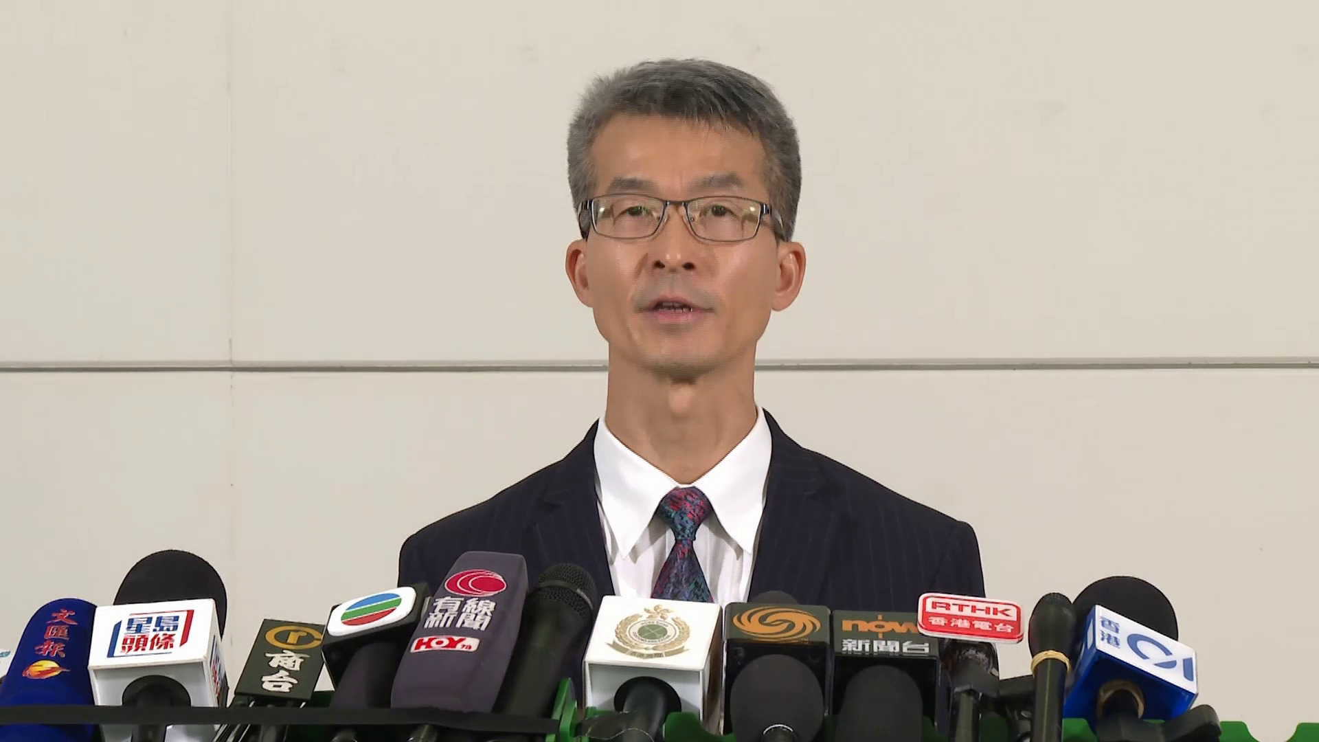 政府飲用水｜海關：「鑫鼎鑫」董事夫婦涉違商品例遭拘捕　透露警方已到東莞調查