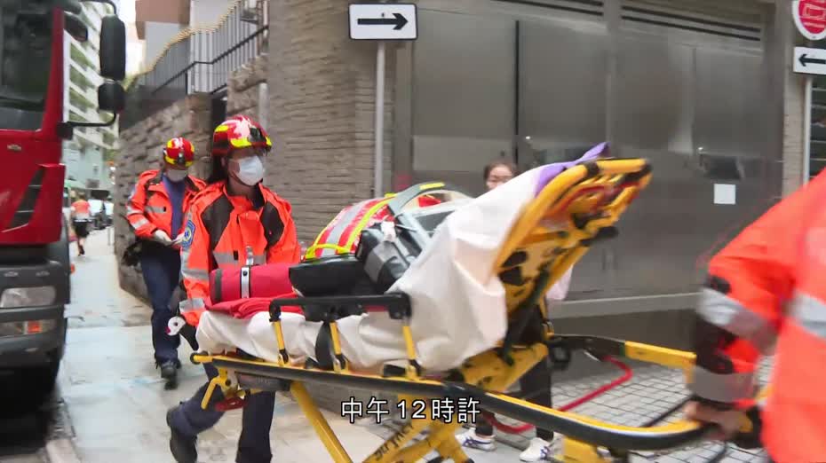 半山干德道有大廈外牆棚架倒塌　兩工人受傷