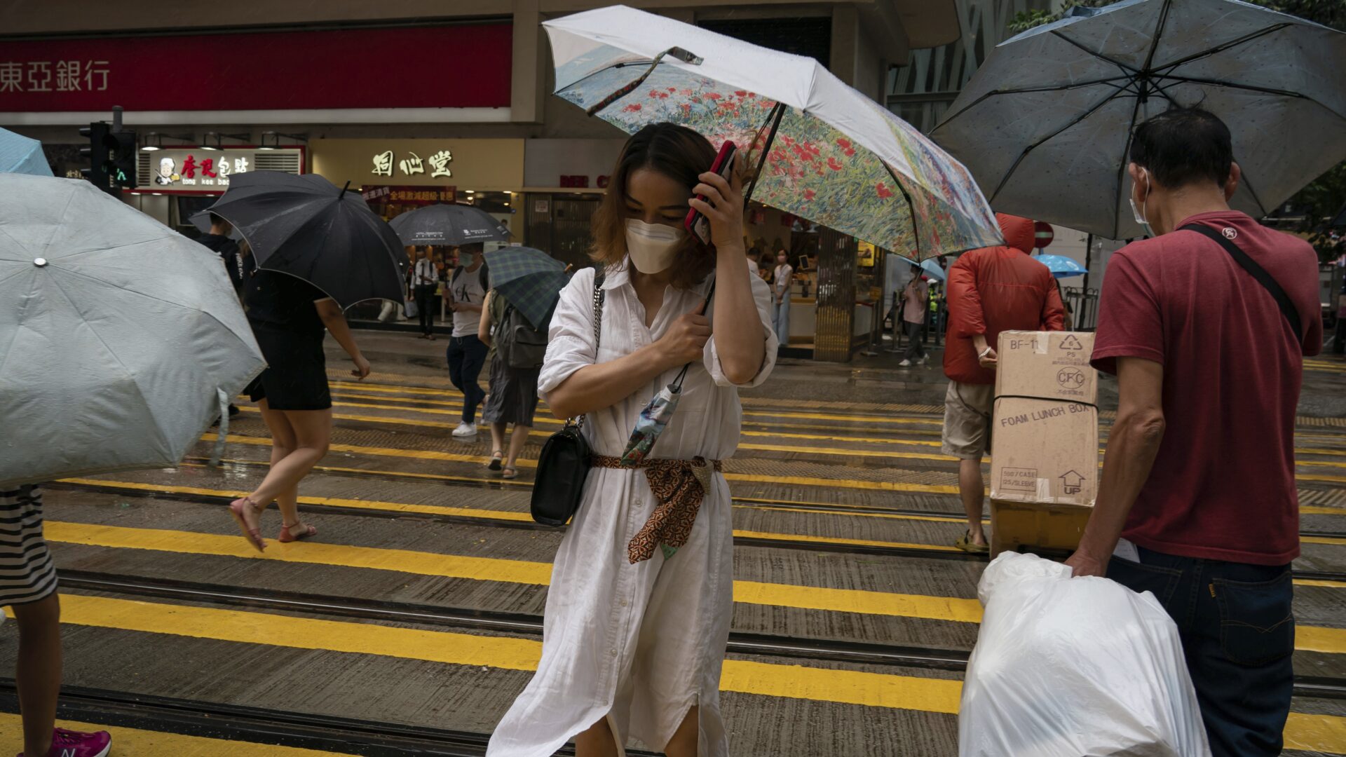 打風｜料低壓區今發展為熱帶氣旋　天文台今晚考慮發出一號風球　明日中午或最近本港