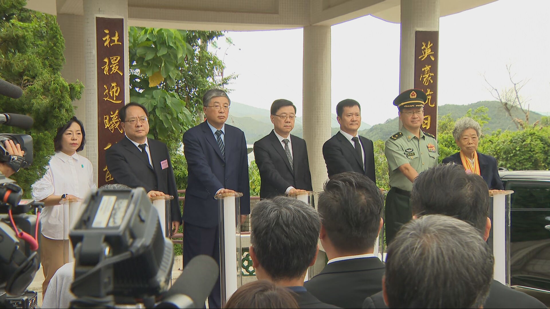 抗戰勝利80年｜出席斬竹灣烈士碑園儀式　李家超：牢記歷史是為共享安寧