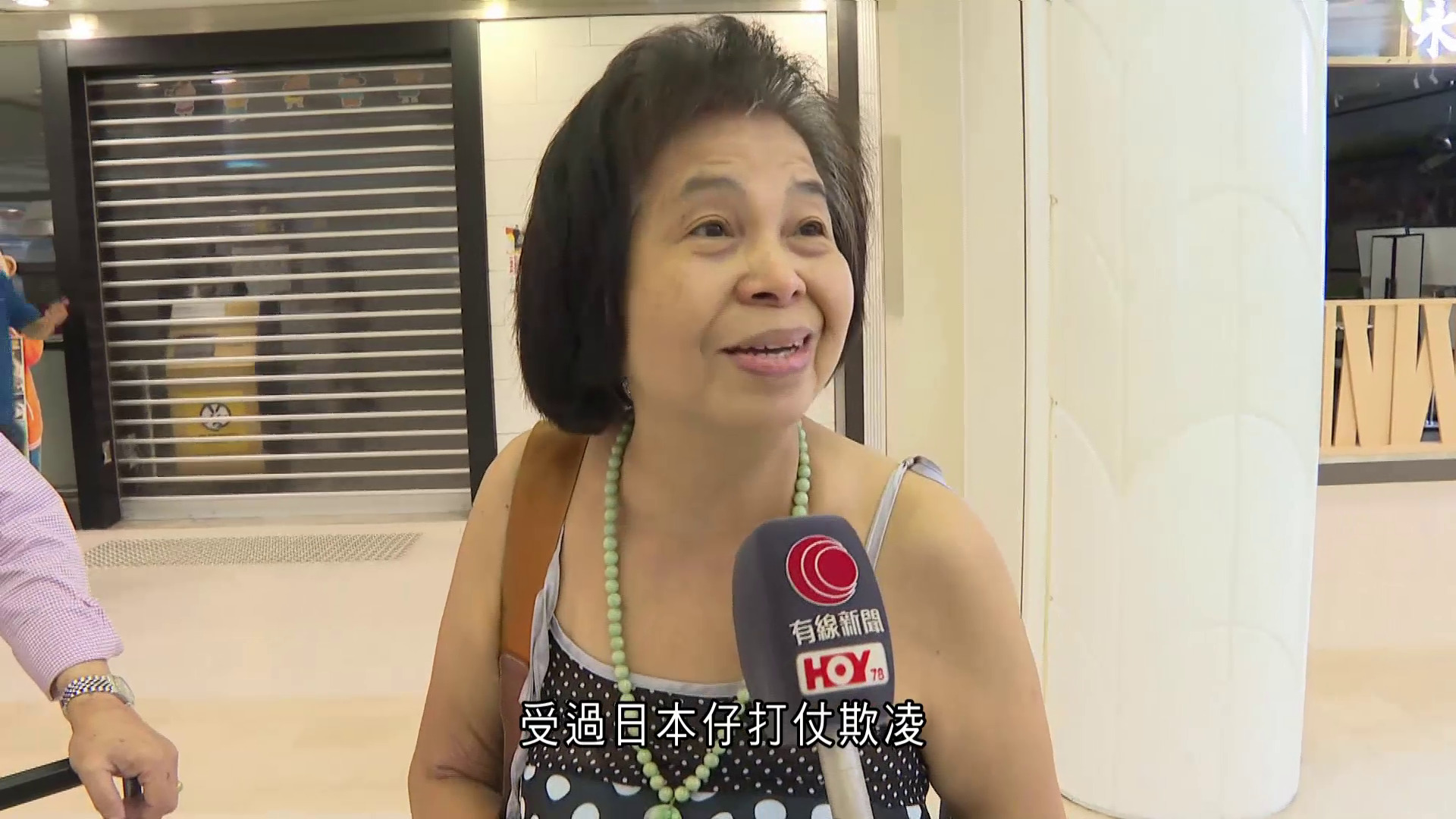 抗戰勝利80年｜商場直播北京閱兵儀式　市民駐足觀看感自豪：好宏偉、好壯大