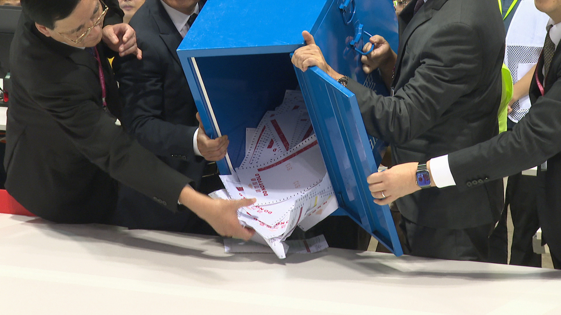 選委會補選投票結束　投票率逾九成七　全日3,534人投票