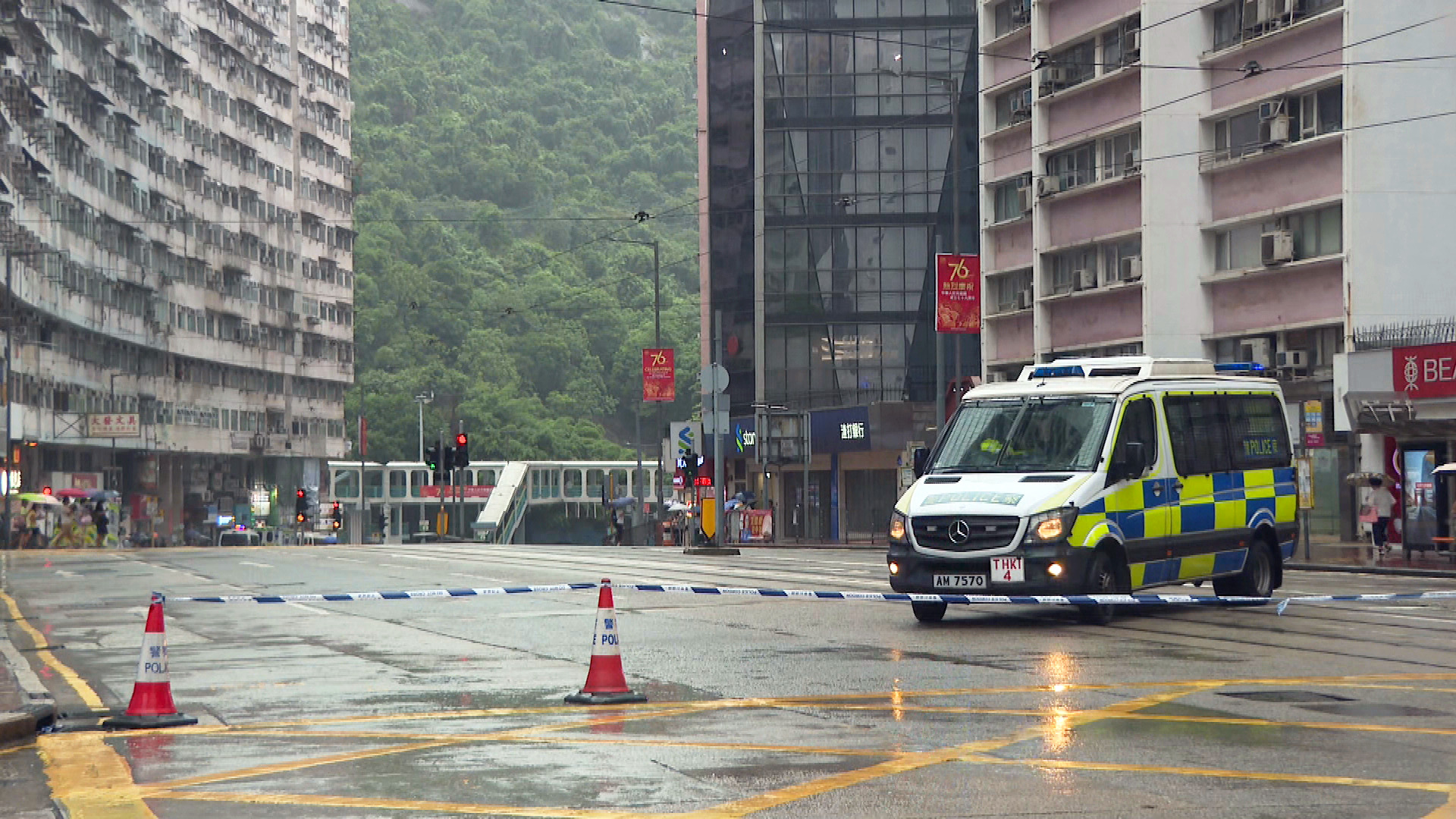 鰂魚涌戰時炸彈｜中午時分曾傳輕微爆炸聲　現場消息指拆彈工作接近完成　正分階段解封路段