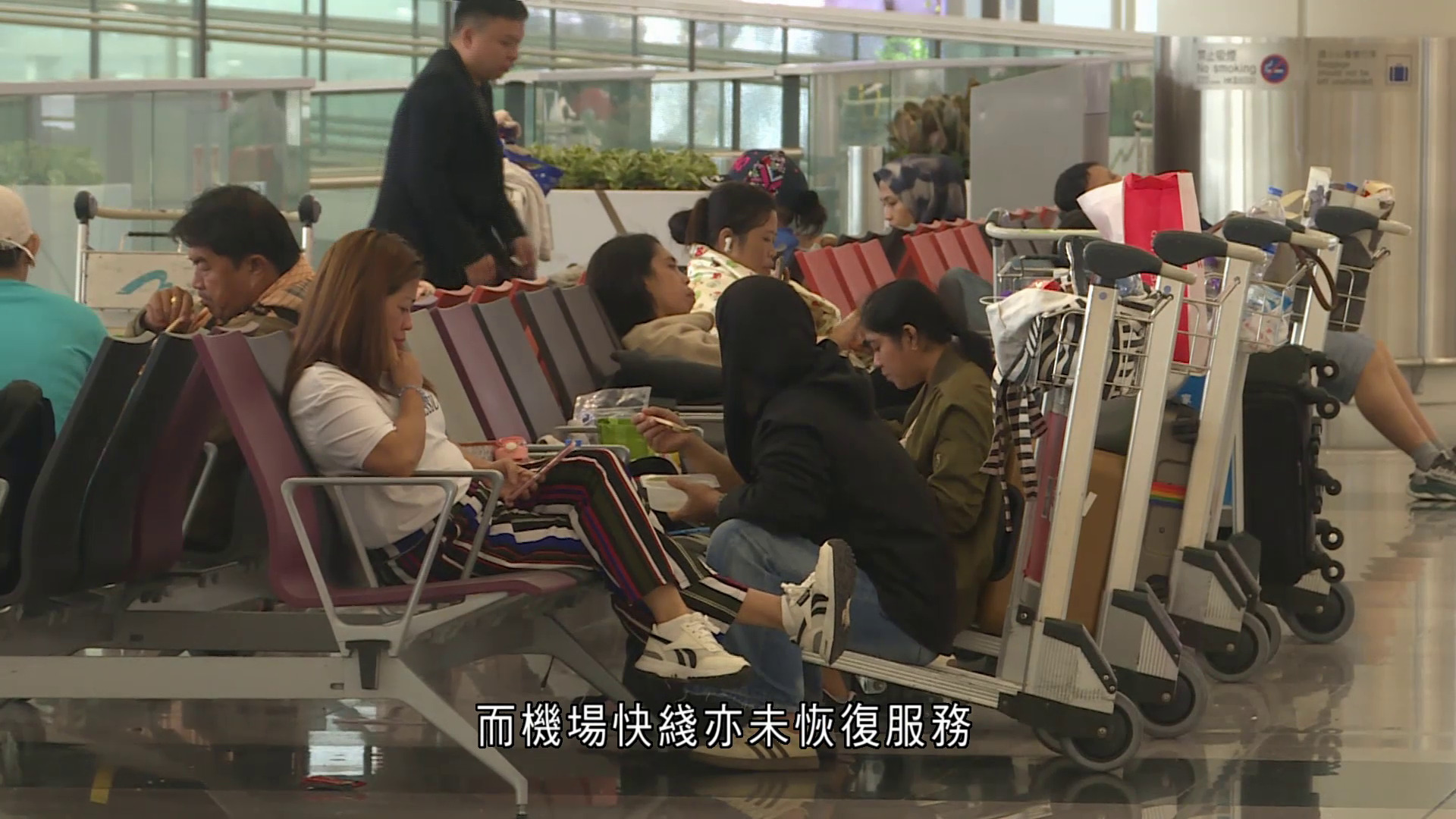 颱風樺加沙｜機管局：午夜前沒有航班升降　明日6時後逐步復常　籲先與航空公司確認航班