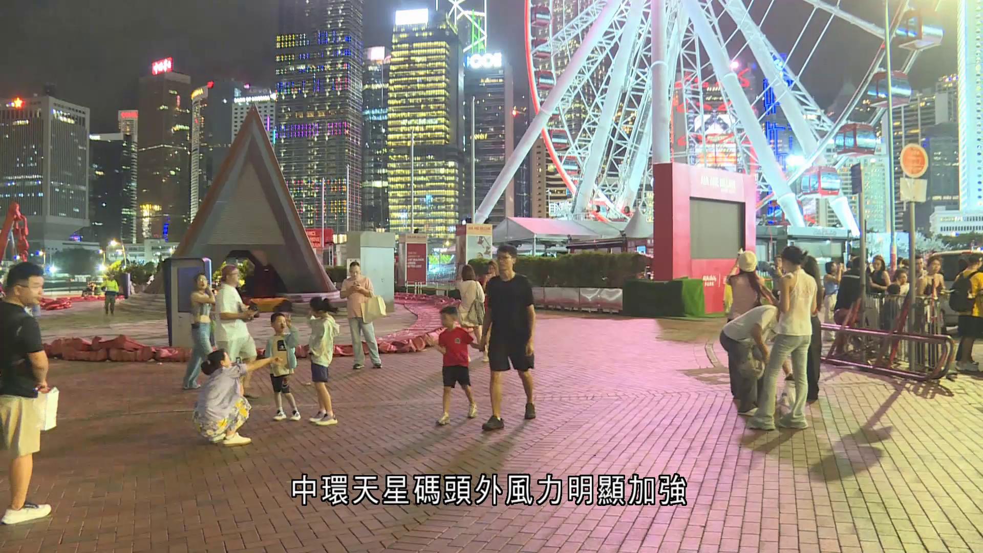 麥德姆｜三號風球下入夜市民仍然外出　料周日凌晨至早上最接近本港