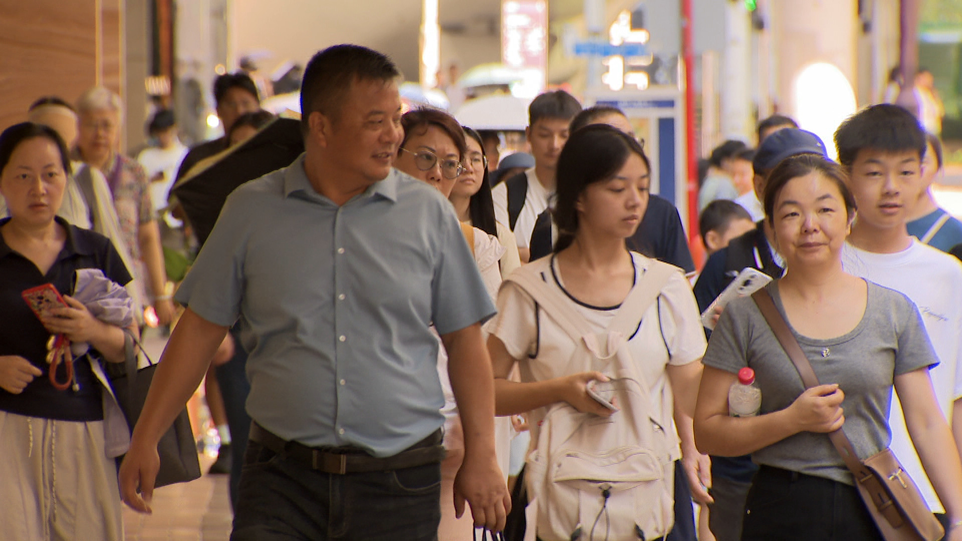 黃金周｜約164萬人次訪港　酒店入住率普遍達九成　內地團約六成過夜