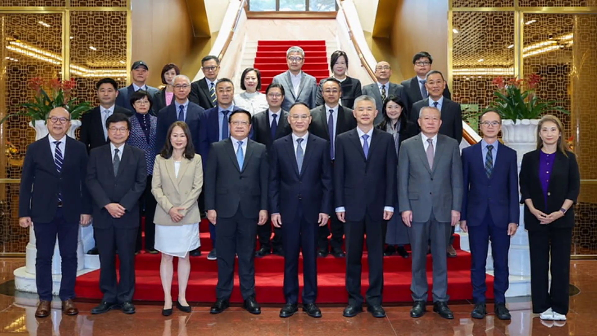 港澳辦副主任農融晤香港傳媒高層參訪團　新任中聯辦副主任孫尚武同場現身