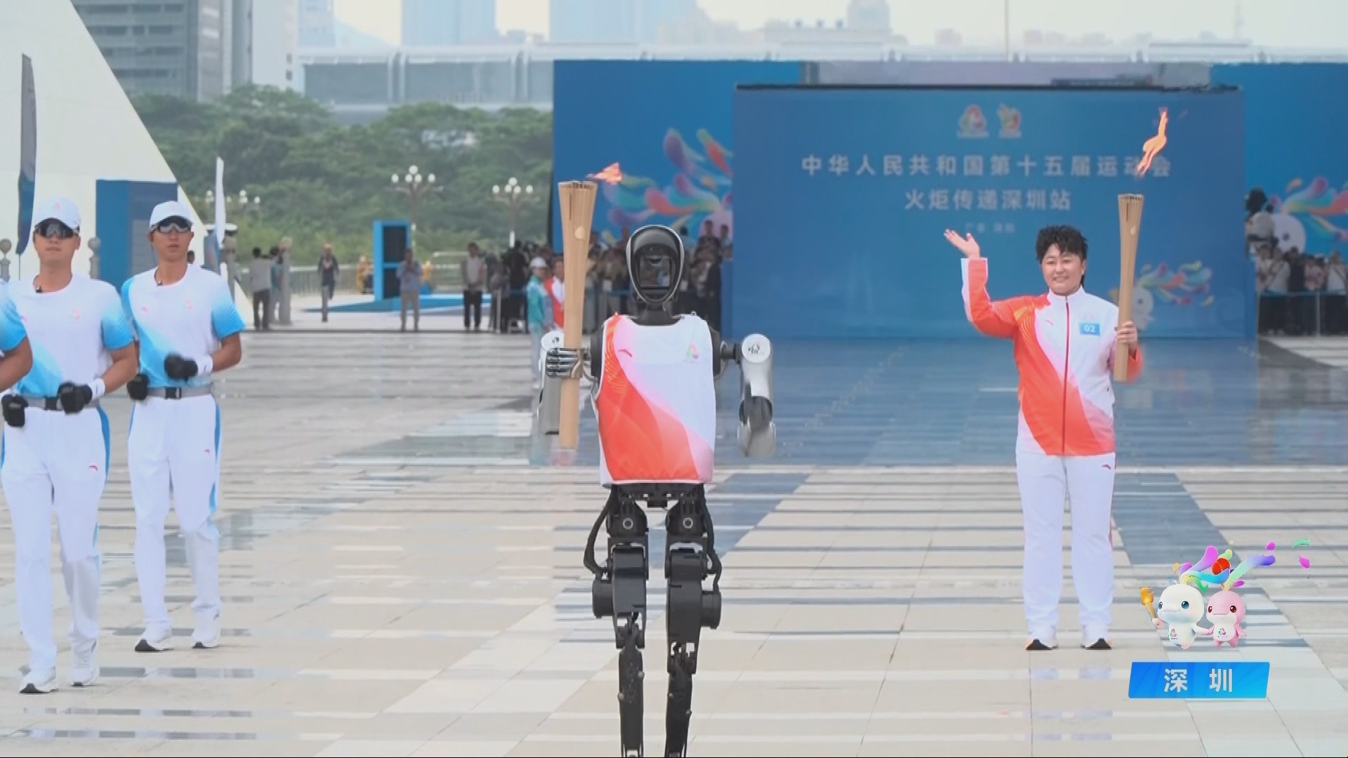 全運會｜火炬四城同步傳遞　天星小輪橫跨港九　廣深出動無人車、機器人　澳門穿越歷史文化地標