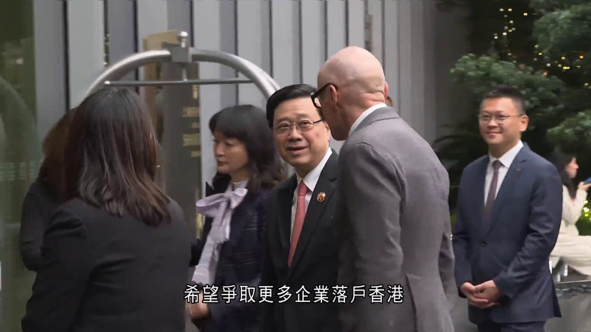 李家超抵滬出席進博會　將主持「出海專班」活動　爭取更多內企落戶