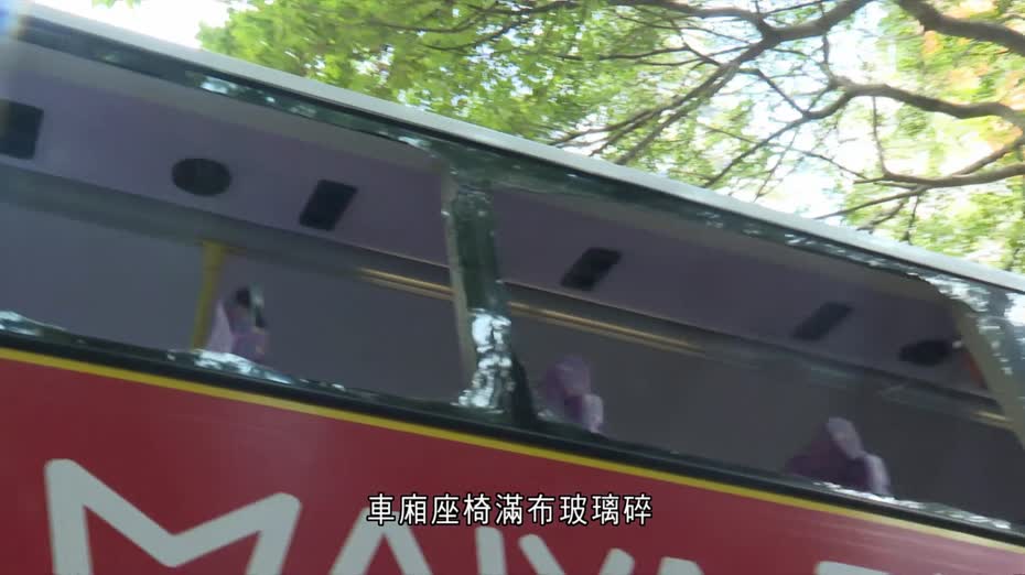 西環城巴撞地盤棚架　玻璃窗碎片濺傷一男乘客
