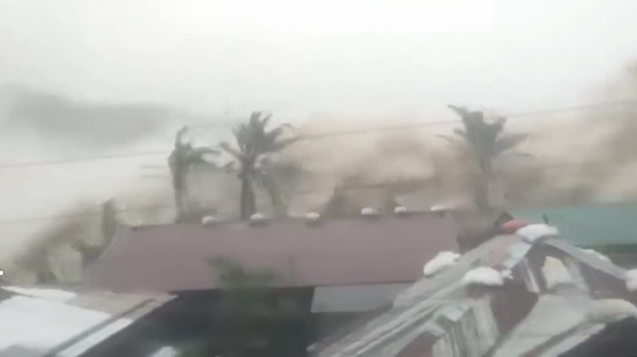 「鳳凰」穿越呂宋島至少兩死　菲律賓總統宣布進入緊急狀態