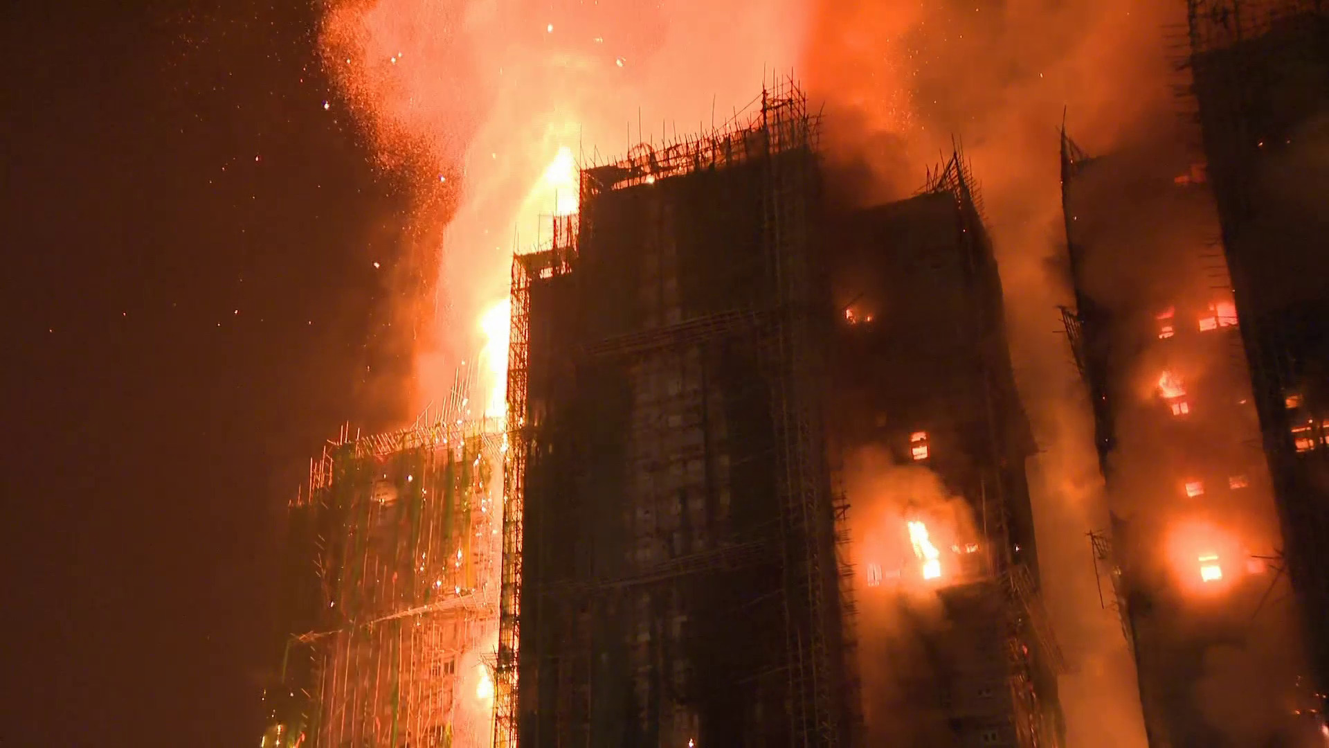 大埔宏福苑五級火｜增至44死、56傷　3工程公司負責人涉誤殺被捕　疑發泡膠封窗加速火勢蔓延