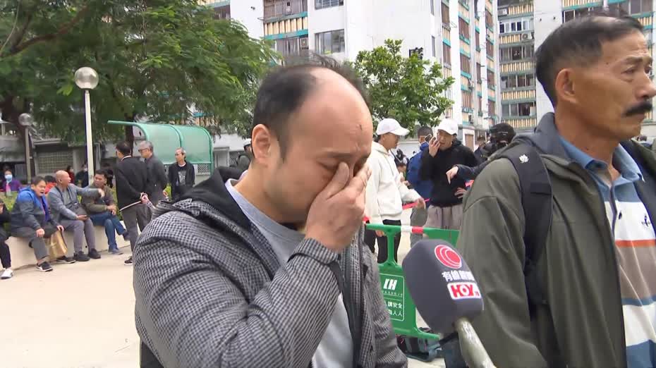 大埔宏福苑五級火｜消防逐層搜索被困者　妻子仍失聯　居民哽咽：應該救不了