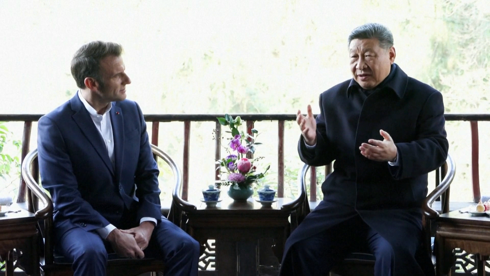 馬克龍訪四川大學與學生交流　布麗吉特參觀成都大熊貓繁育研究基地