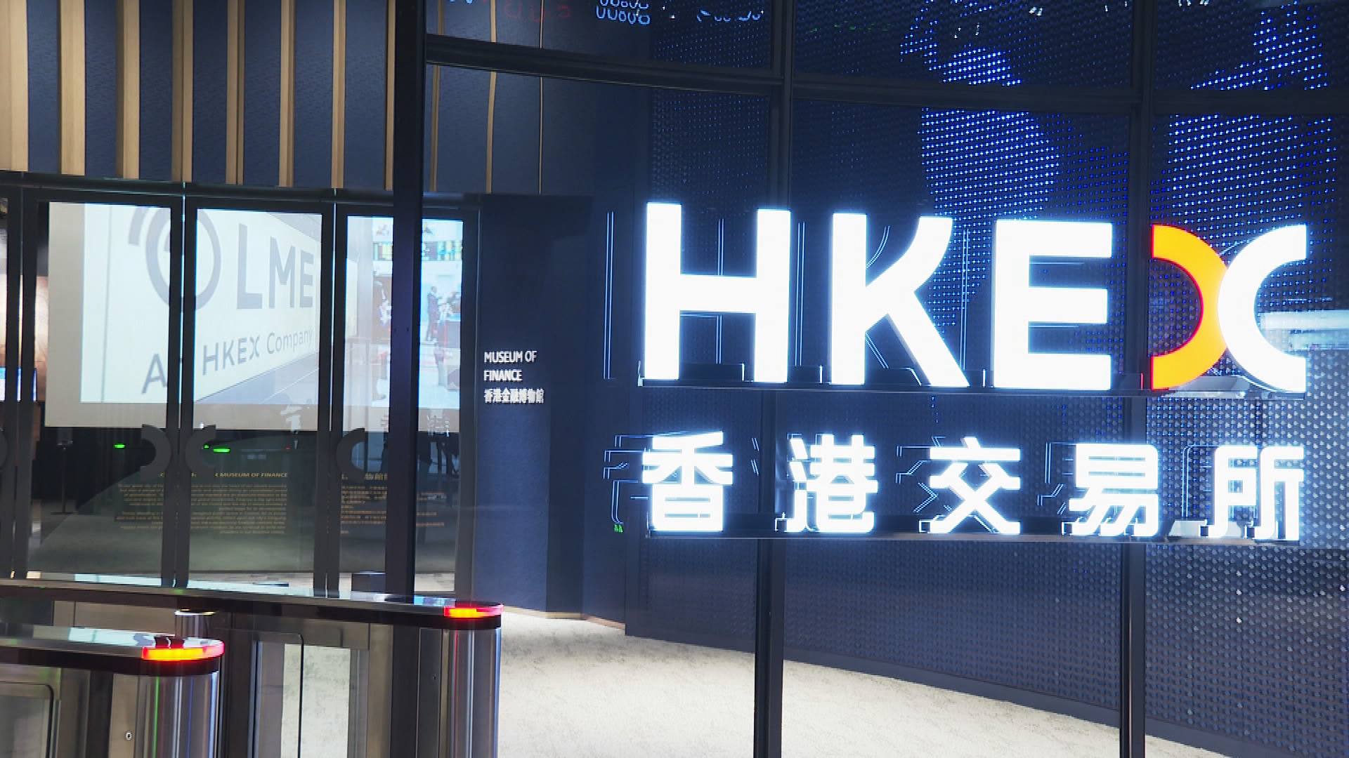 恒指收市升149點重上26100點　二十天線得而復失