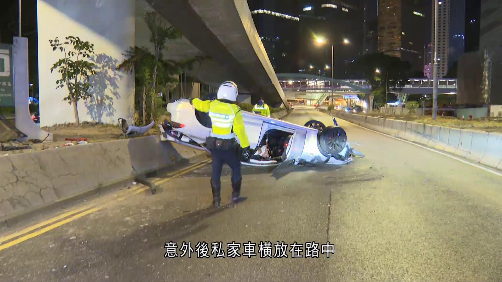 金鐘有私家車失控撞壆　司機受傷送院