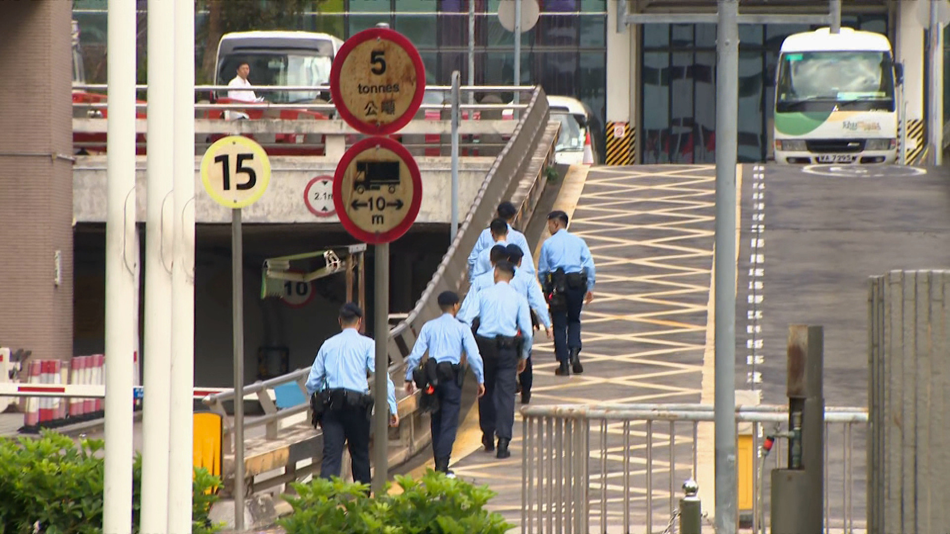 35歲搶劫盜竊疑犯伊利沙伯醫院羈柙期間逃脫　大批警員搜捕