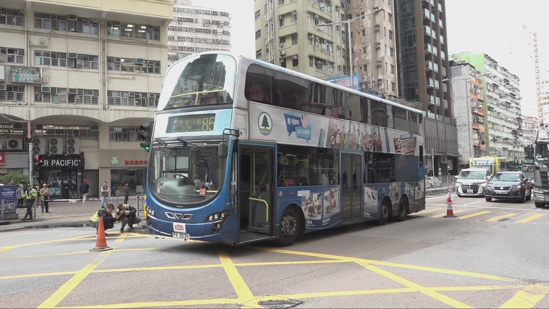 馬頭圍道27歲女子遭巴士捲入車底　送院搶救後不治