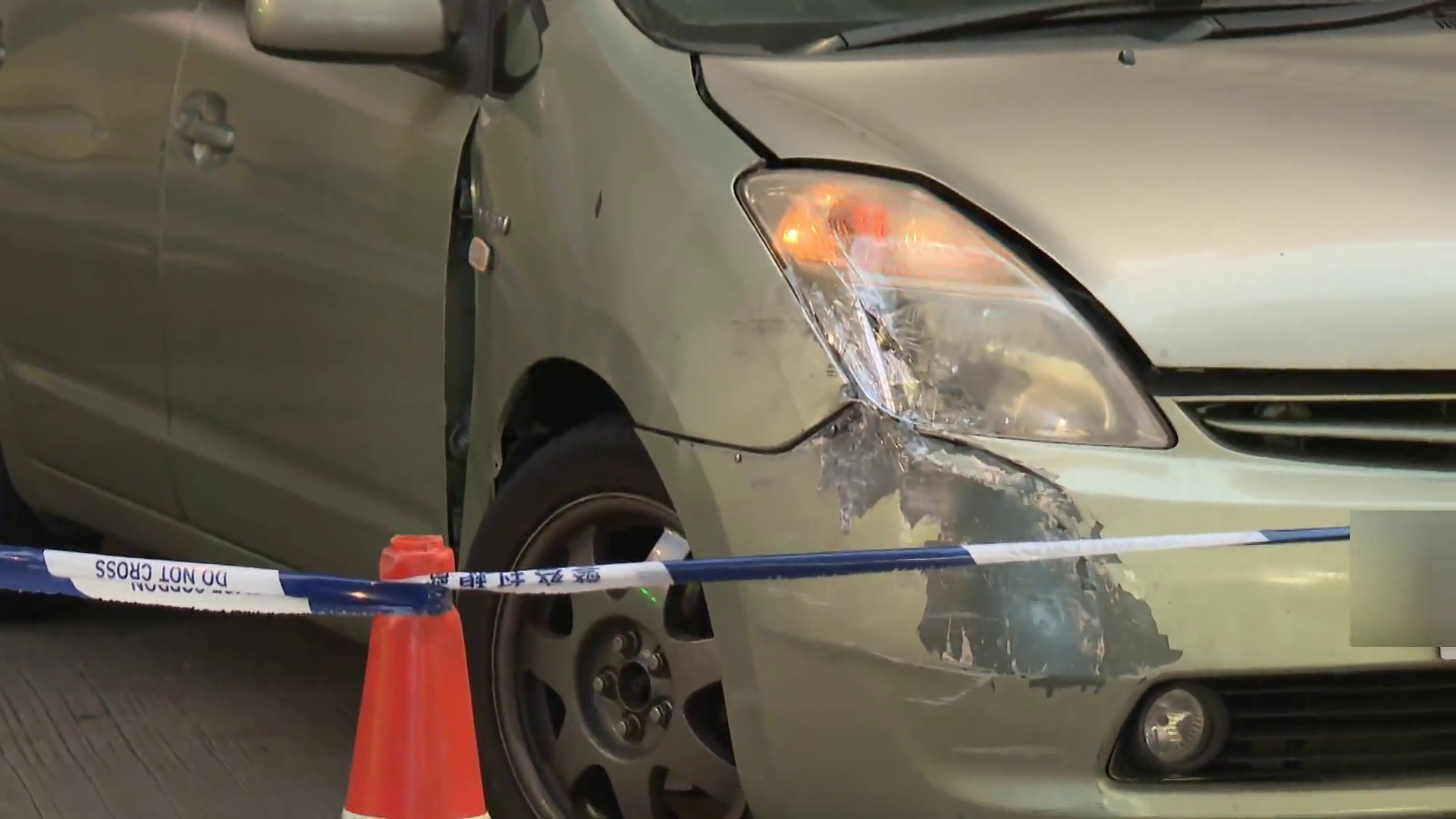 深水埗私家車避查撞警車　警拘兩人檢依托咪酯　期間一度擎槍