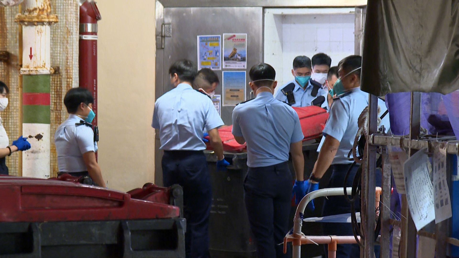 警樂華南邨垃圾房蒐證　據了解查失蹤案揭35歲女子死亡　正追緝一名男子