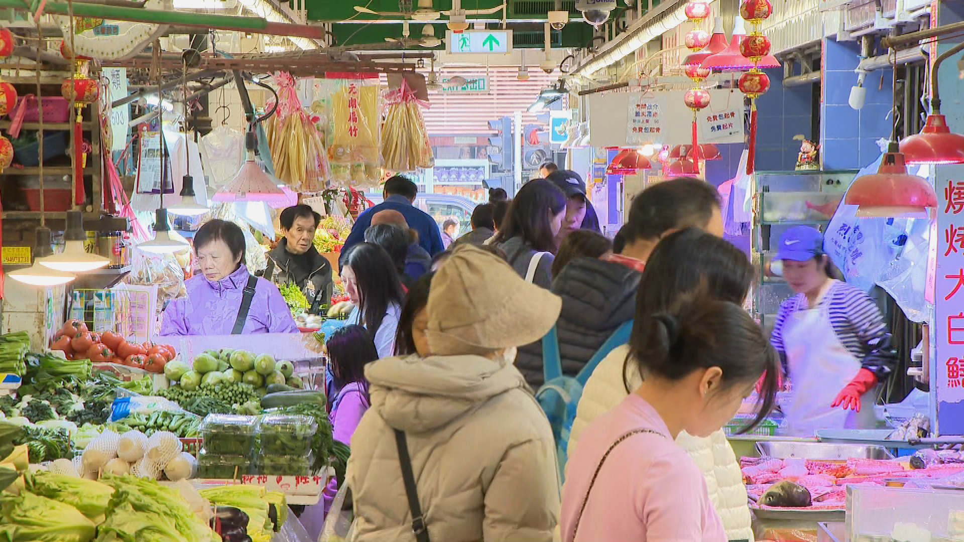 市民買餸打邊爐　天文台今早錄12.8度、入冬以來最低　料明早續寒冷