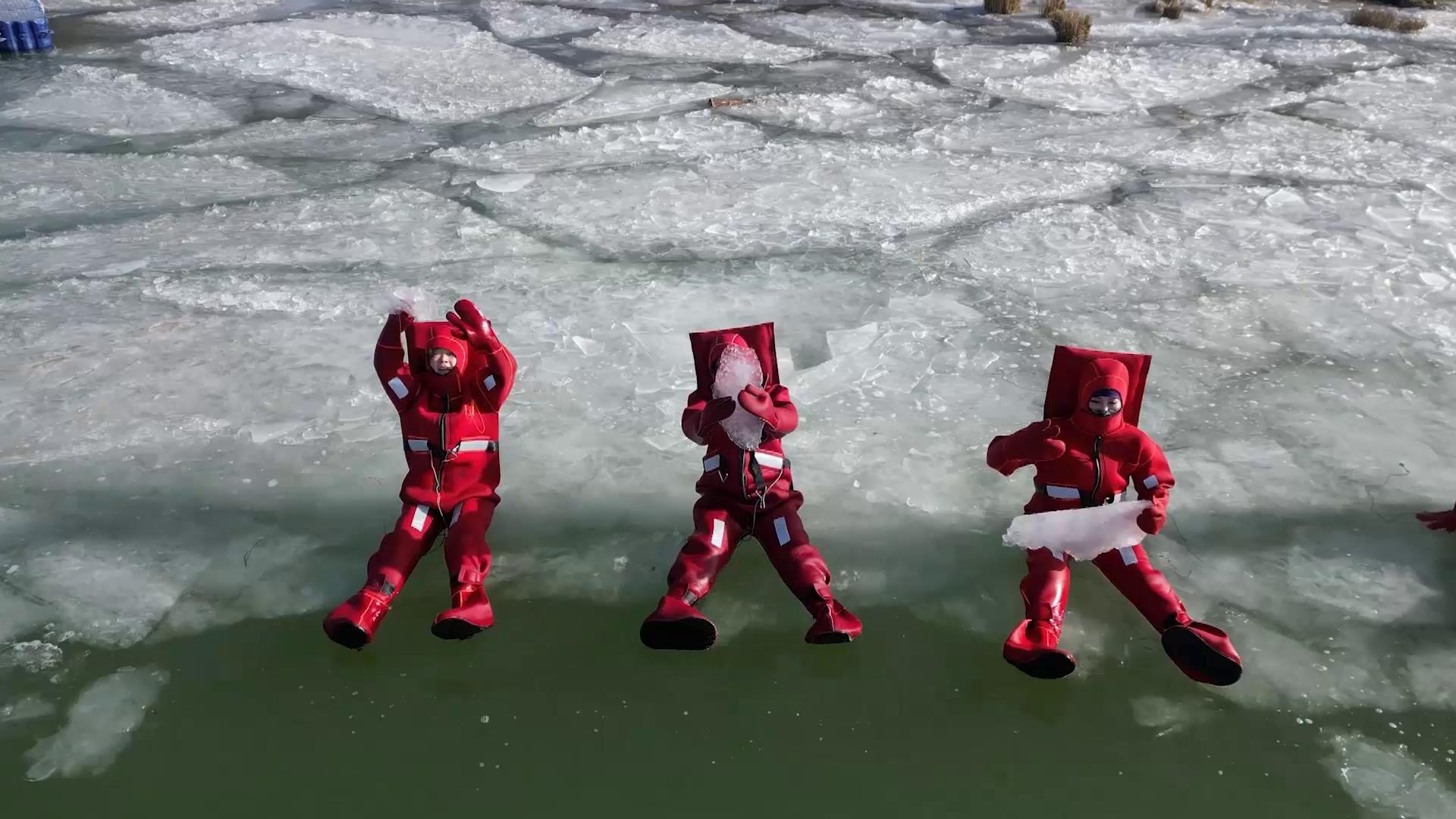 寧夏銀川冬季旅遊項目「冰浮」　吸引不少人前往體驗