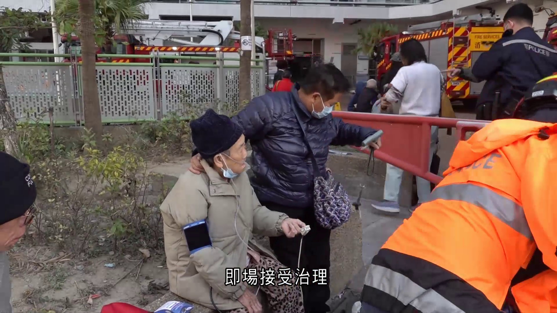 石硤尾邨火警釀1死8傷　居民救火稱消防喉無水、雜物阻塞防煙門