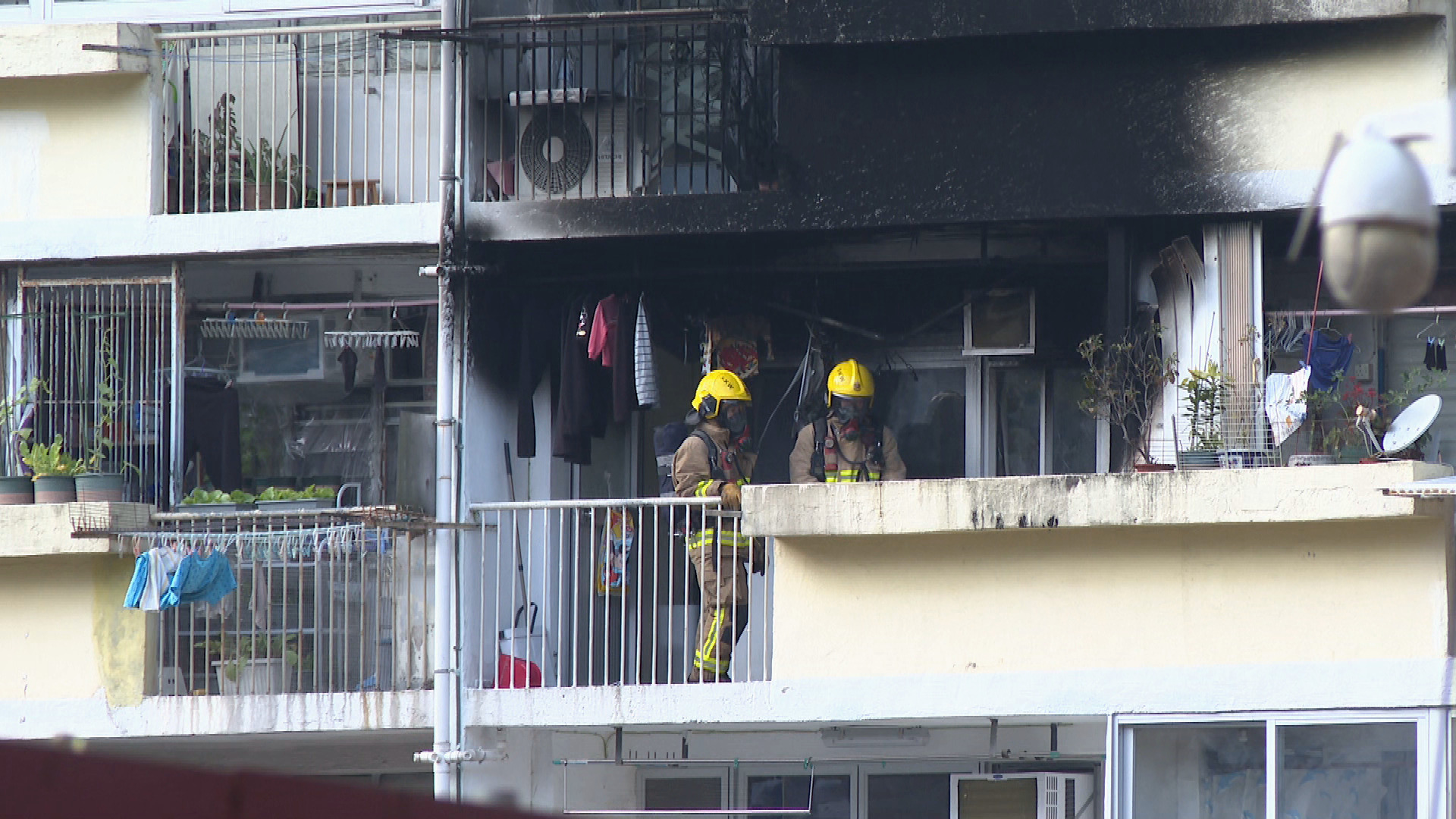 筲箕灣明華大廈有單位起火　無人受傷