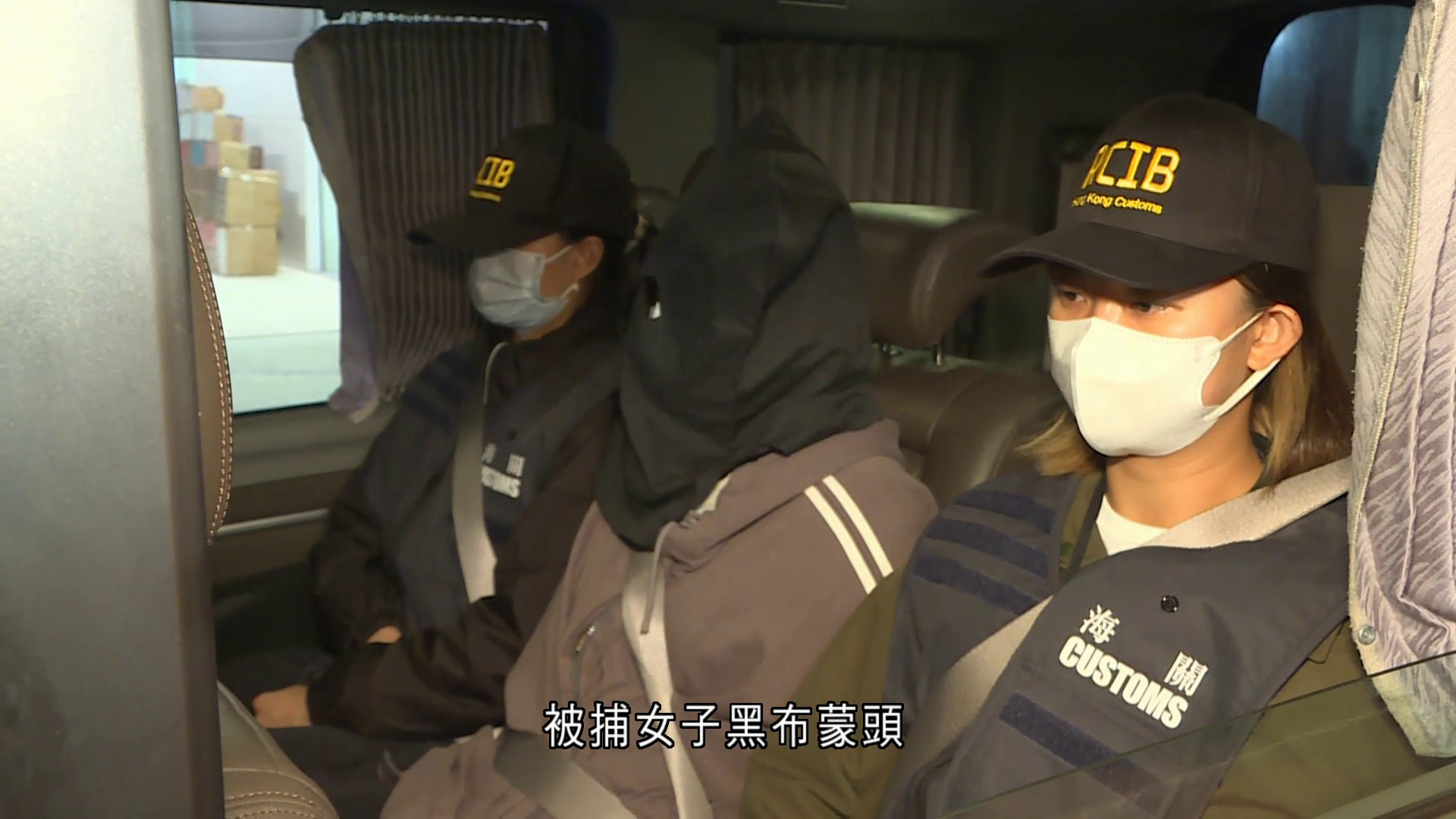 海關破私煙儲存倉　檢約值500萬元貨拘一女