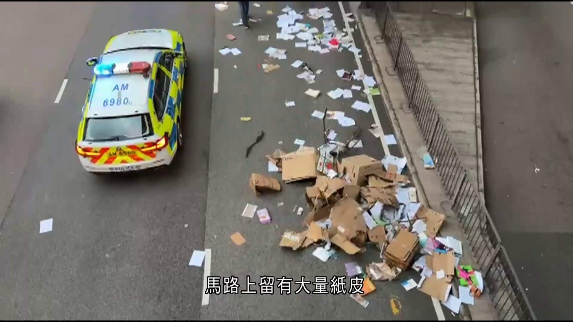 觀塘推紙皮婦遭貨車撞飛數十米　送院搶救不治