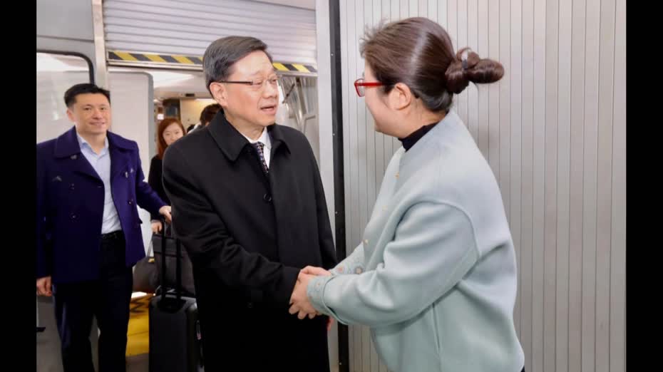 兩會｜李家超抵達北京