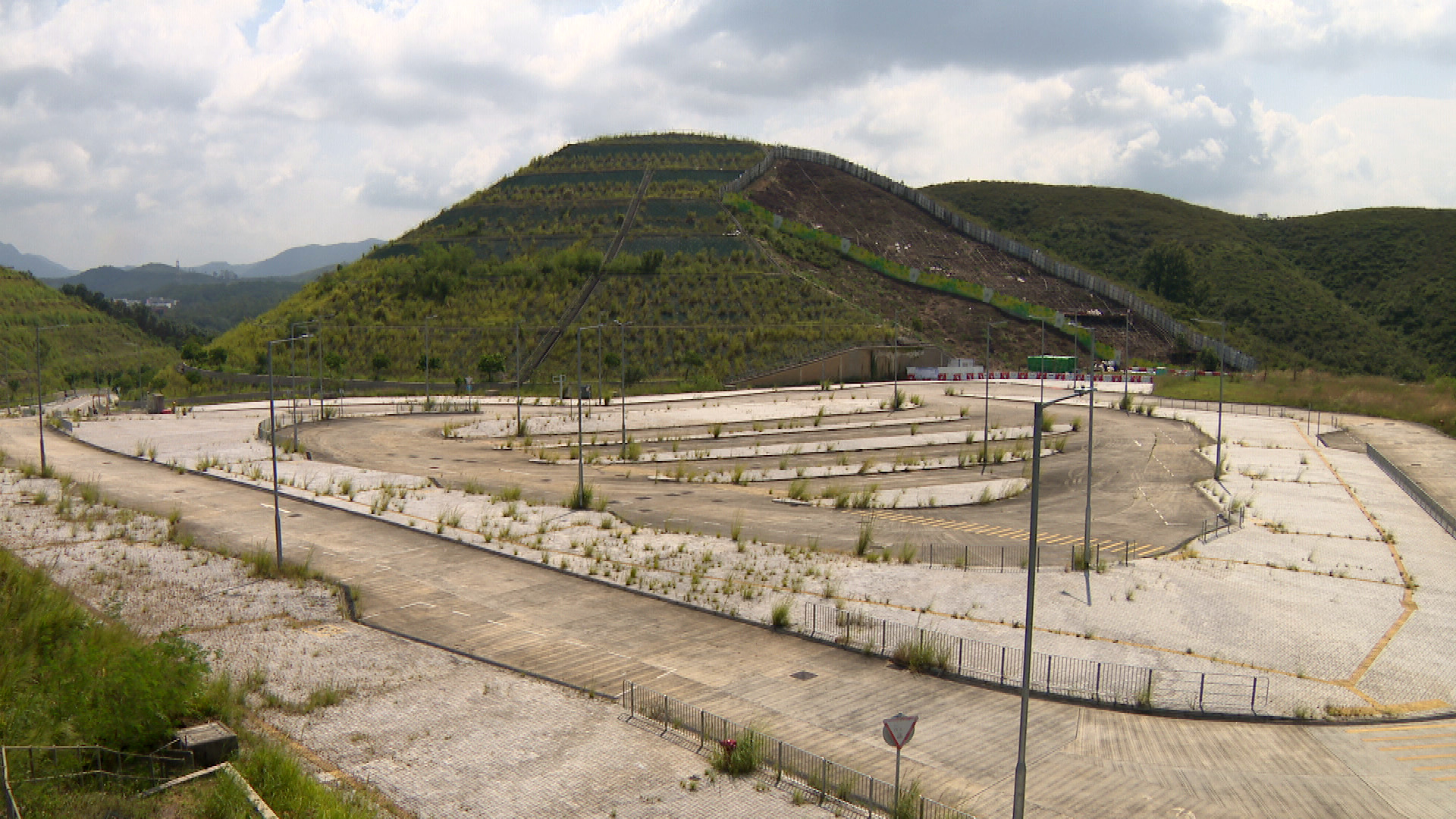 沙嶺數據園區｜僅一公司投標　邱達根：情況正常　劉國勳：有強心針作用