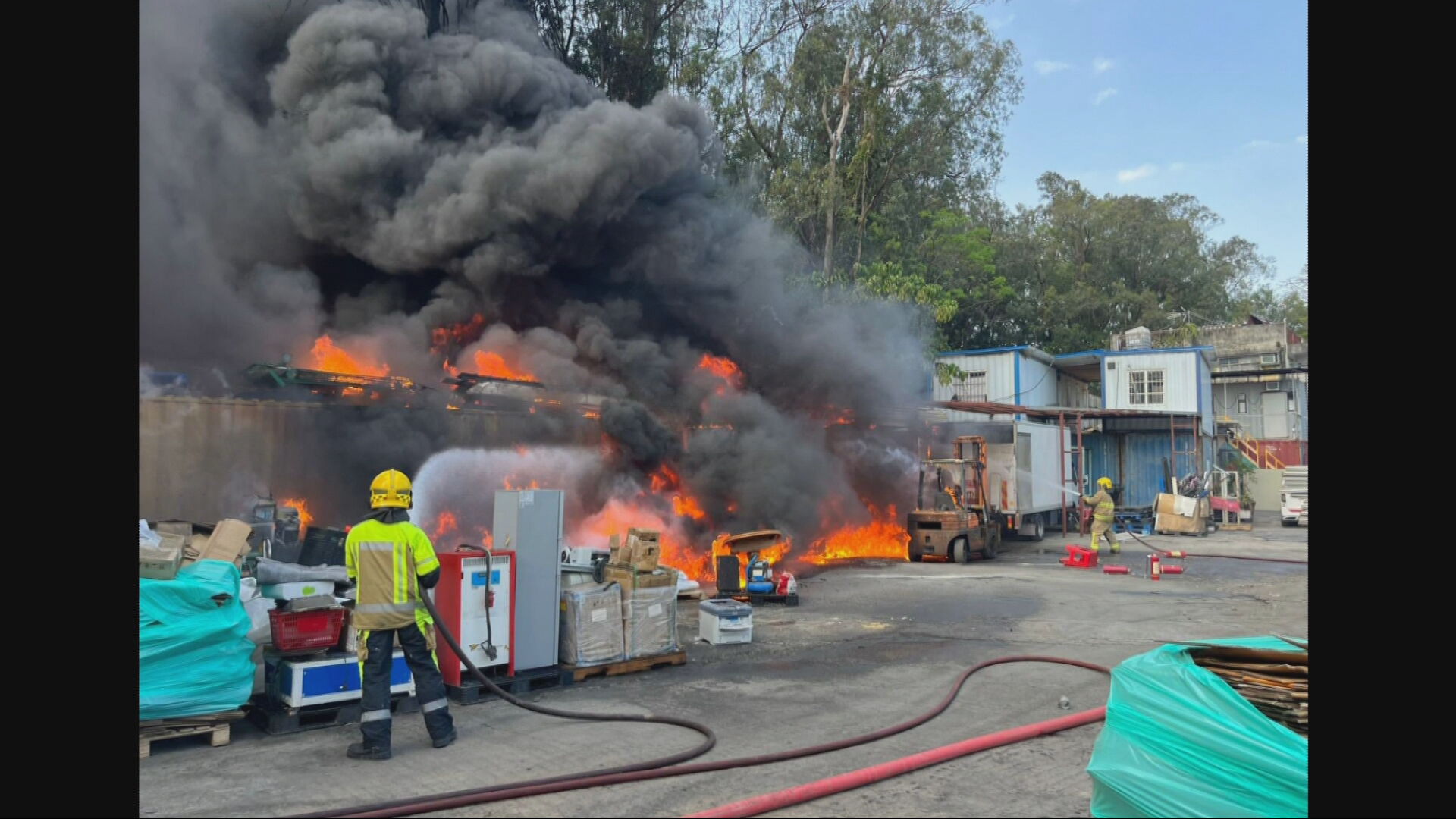 新田回收場起火　火勢約3小時撲滅