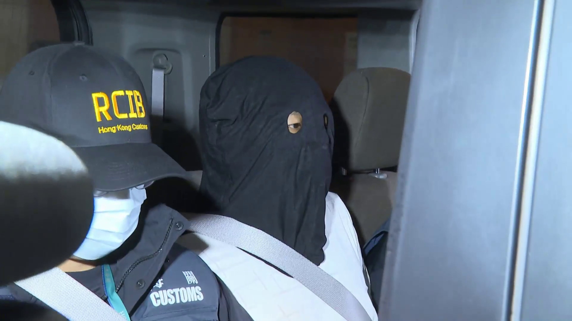 海關大埔搗私煙倉檢2,000萬元貨　37歲無業男被捕明提堂