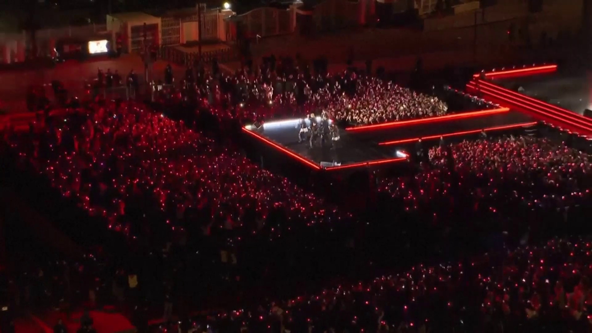 BTS回歸演唱會首爾市中心舉行　逾4萬人現場觀看　人潮遠低於預期