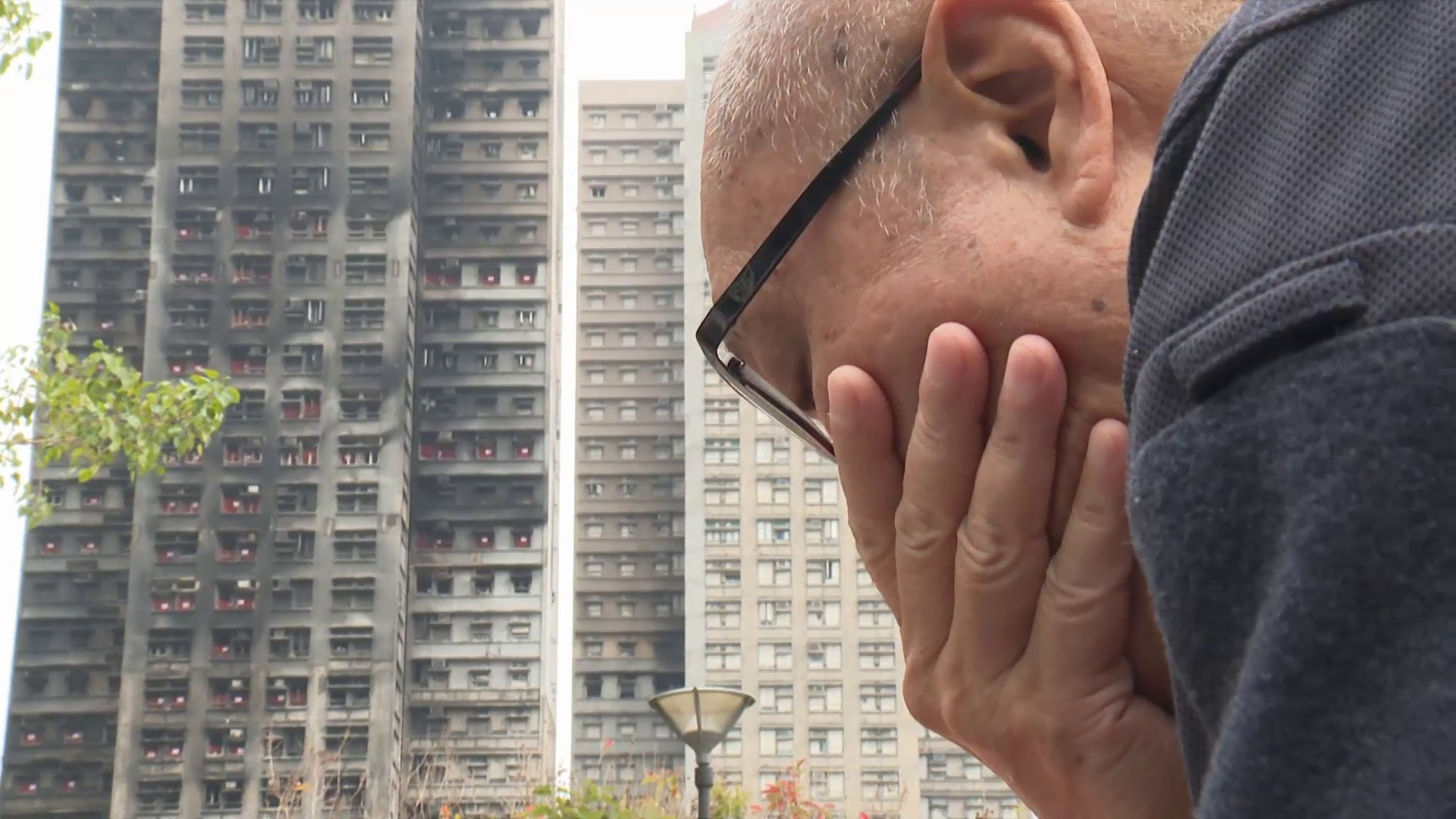 宏福苑大火｜鰥夫冀上樓與亡妻道別：叫佢跟住我、帶佢出去　有行動不便居民或只能放棄