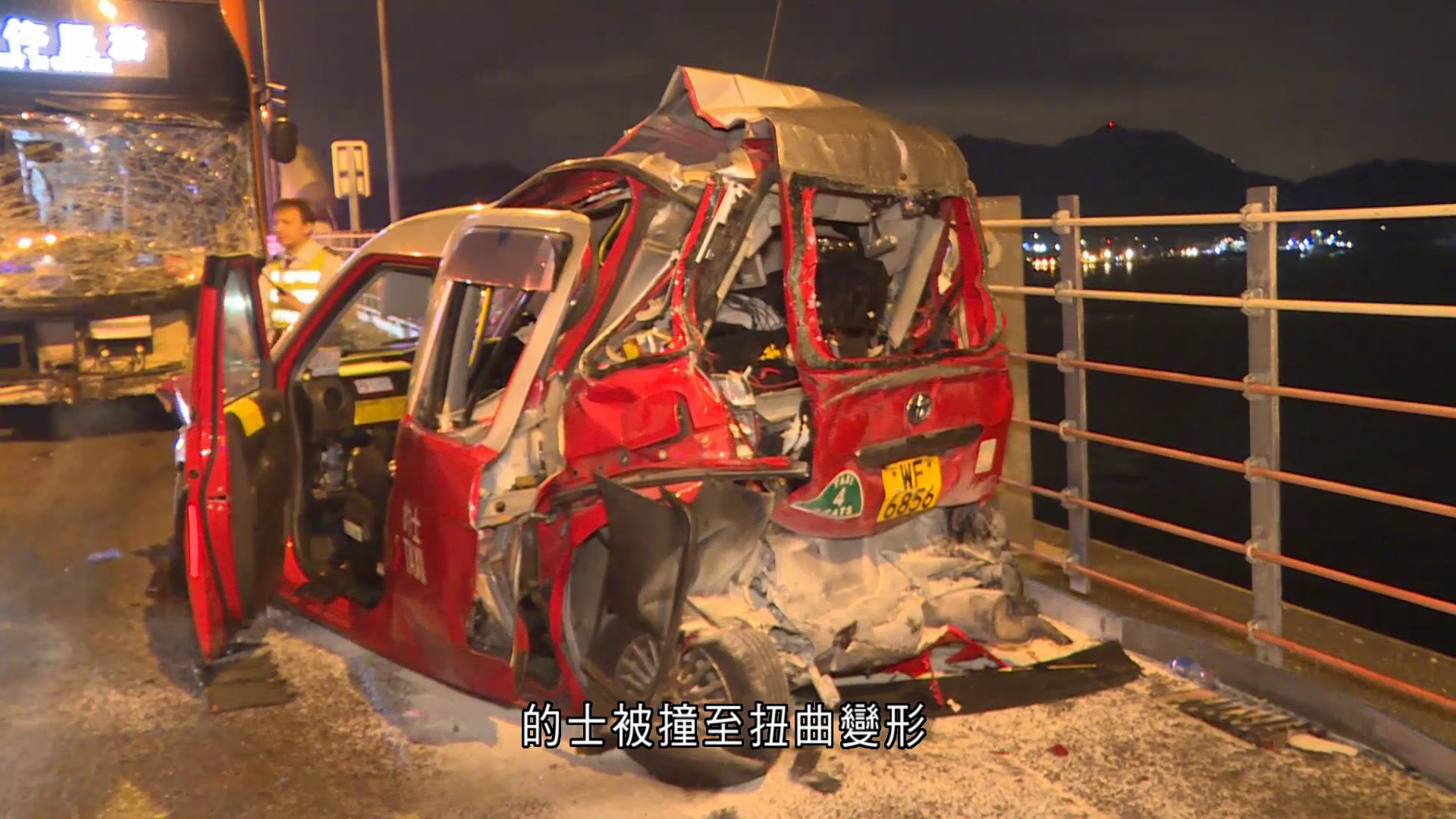 青馬大橋的士遭龍運巴士猛撞　司機、乘客送院不治　車長被捕兼停職