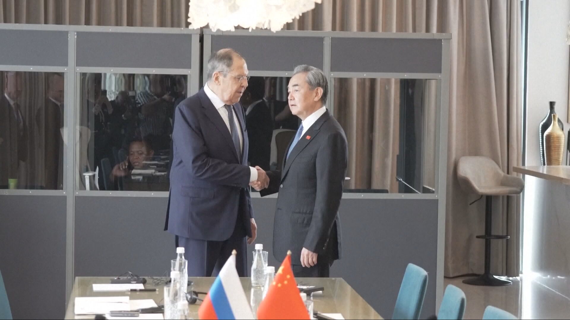 伊朗局勢｜王毅與拉夫羅夫通話商討　願同俄方在安理會繼續合作