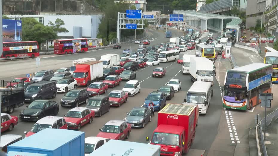 油價急升｜商用車隧道費減半　運物局：的士乘客仍需支付全額隧道費