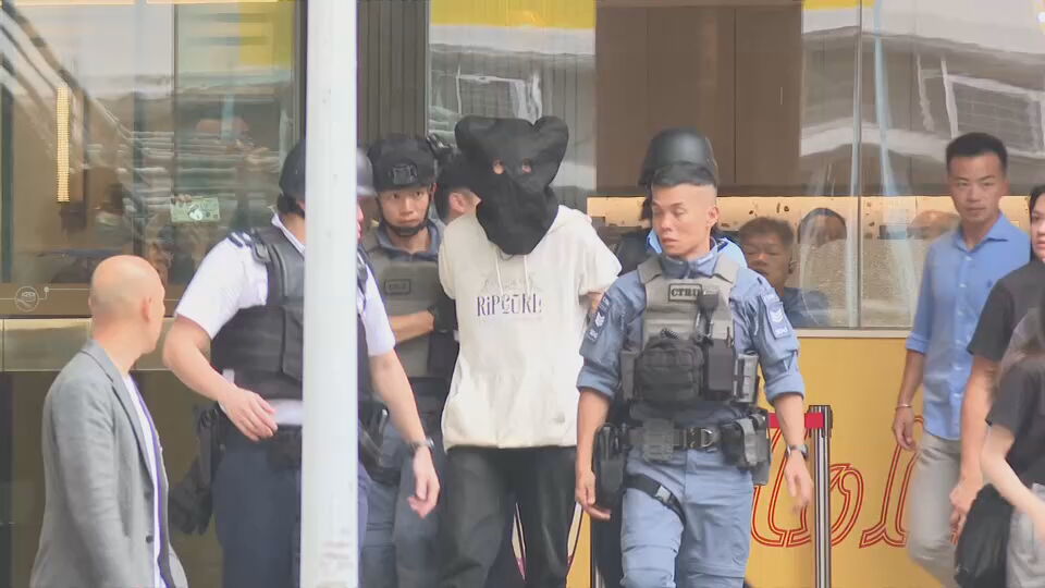 灣仔東亞銀行劫案｜警方：劫匪為51歲持行街紙華裔男子　起回3.5萬元贓款