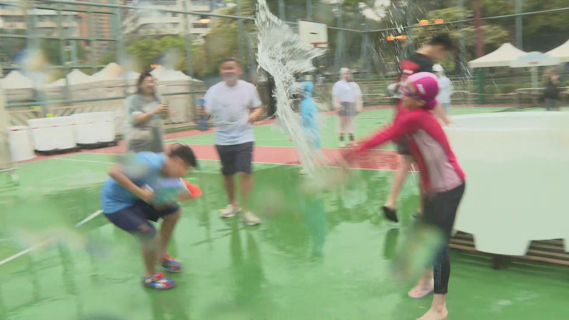 九龍城潑水節｜賈炳達道公園市集開幕　設泰拳擂台、泰式按摩體驗　麥美娟：體現社區共融