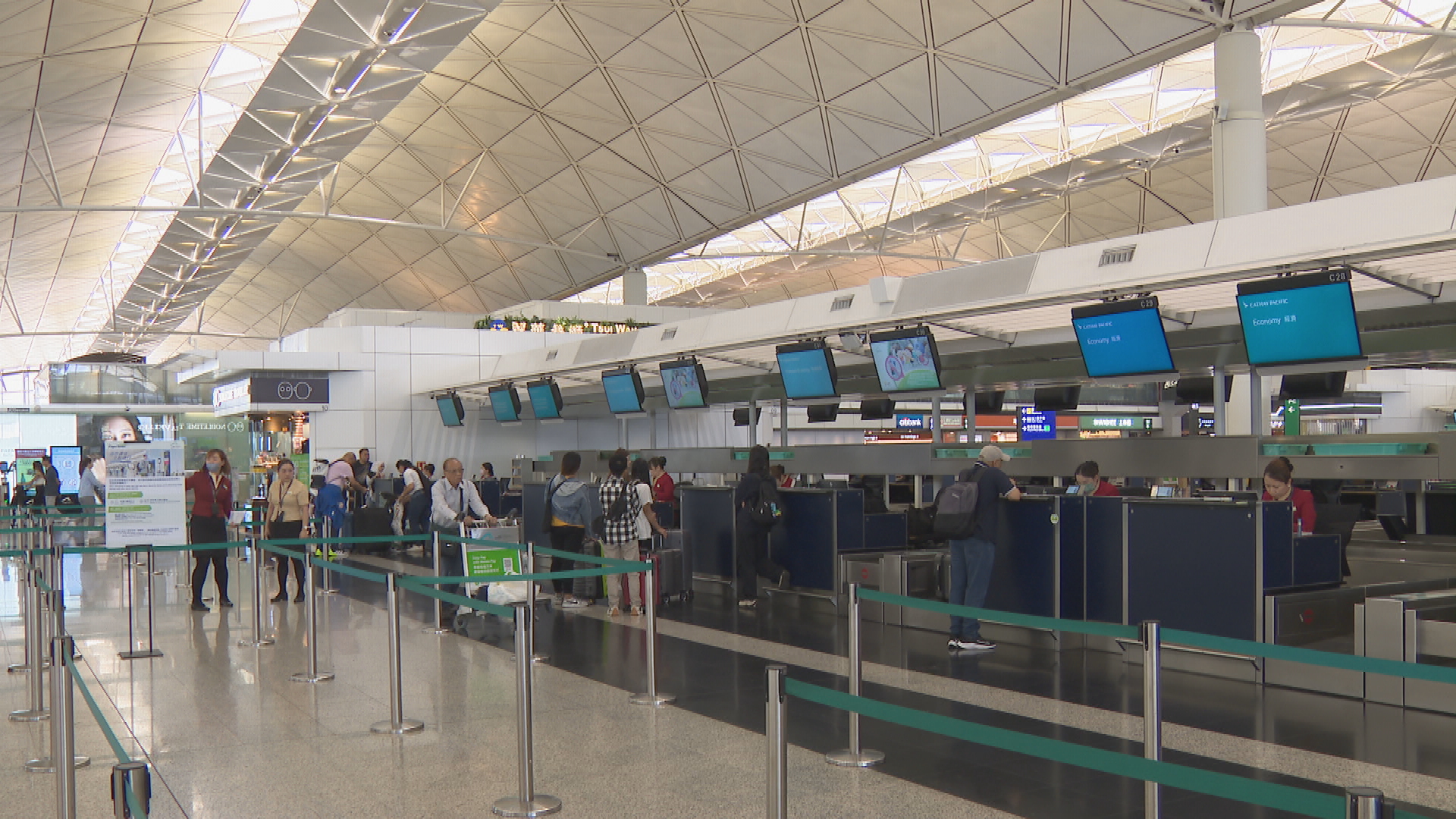 油價急升｜國泰、HK Express取消5月中至6月底部分航班　運流局促影響減至最低