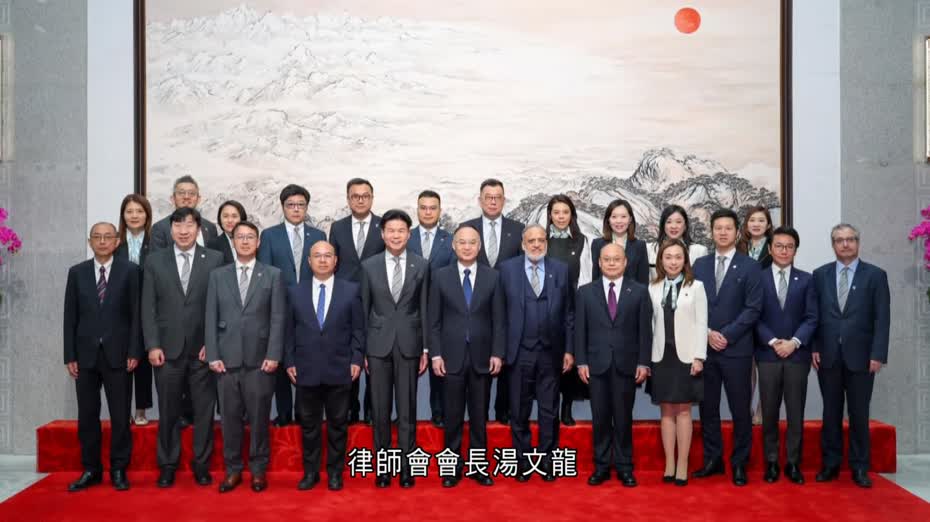 港澳辦副主任農融接見律師會訪京團