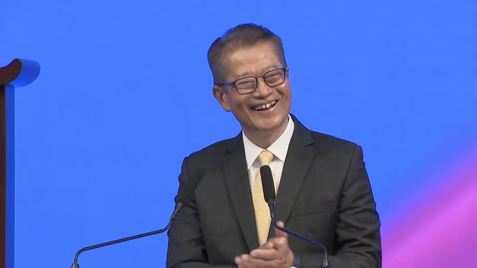 今年最大新股勝宏科技首掛高開逾五成　本港最大黃金ETF上市　陳茂波：好事成雙